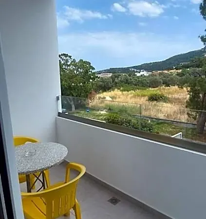 Ξενοδοχείο με διαμερίσματα Lilly Φαληράκι