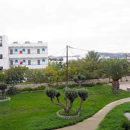 Ξενοδοχείο με διαμερίσματα Lilly Φαληράκι