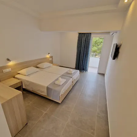 Lilly Rooms 法里拉基