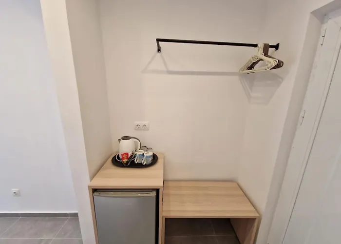 Lilly Rooms 公寓式酒店 法里拉基